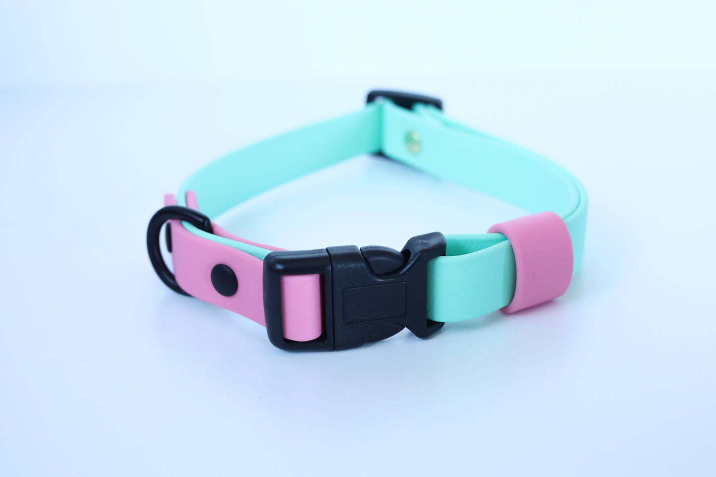 Pre-made mint and bubblegum adjustable collar