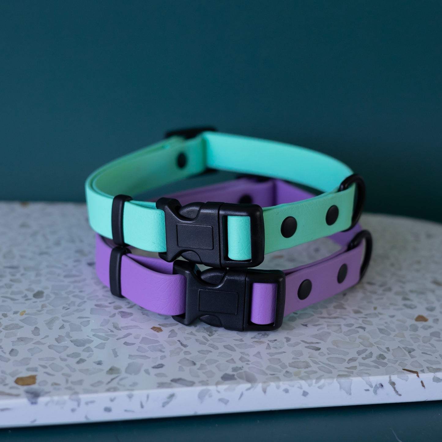 Adjustable collar with quick release buckle